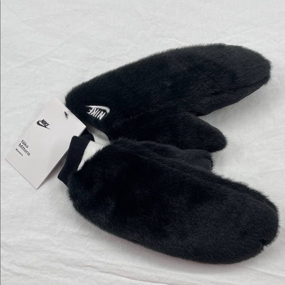 Nike Colorblock Fuzzy Warm Mittens. XS/S. NWT. - Picture 3 of 8